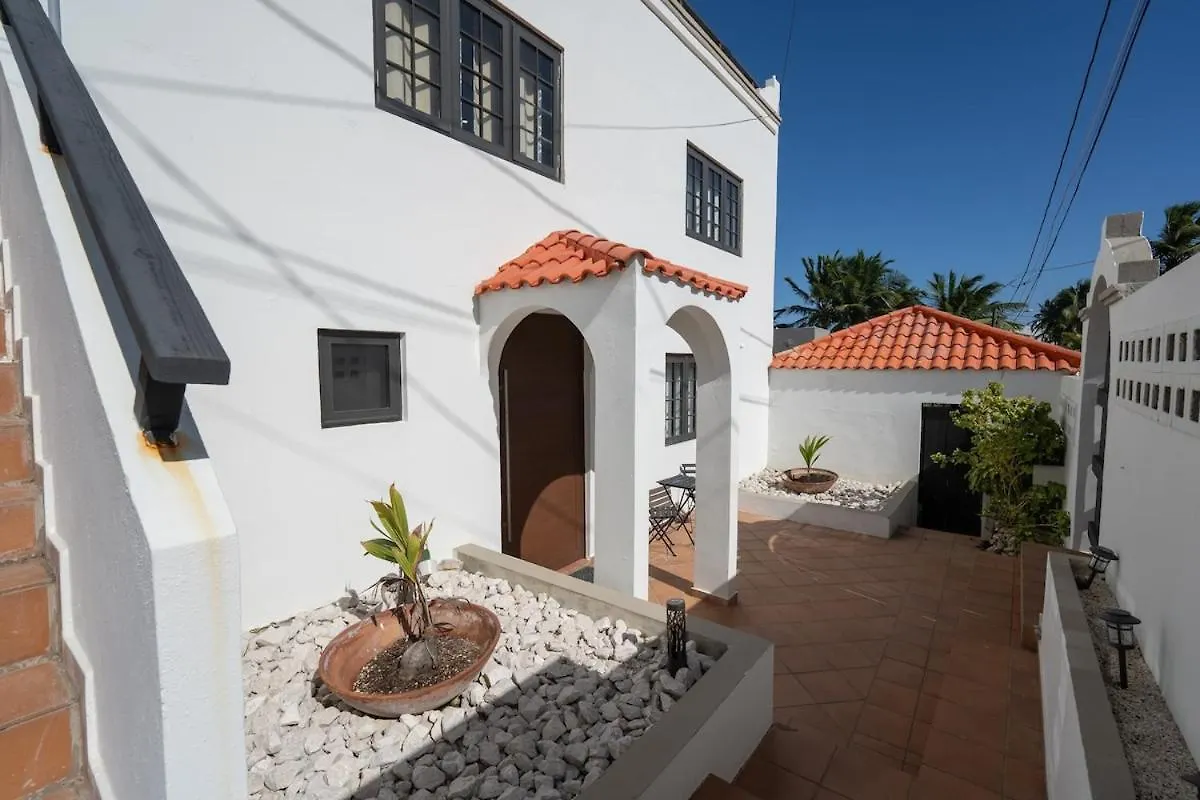 펜션 4 Bedroom Kikita Beach Villa Oceanfront W Pool 도라도 푸에르토리코